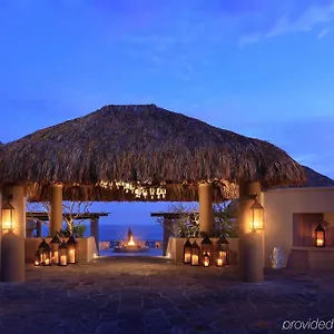 Resort Esperanza, Collection